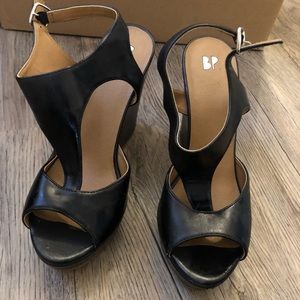 BP Springs Wedge Sandal - Black